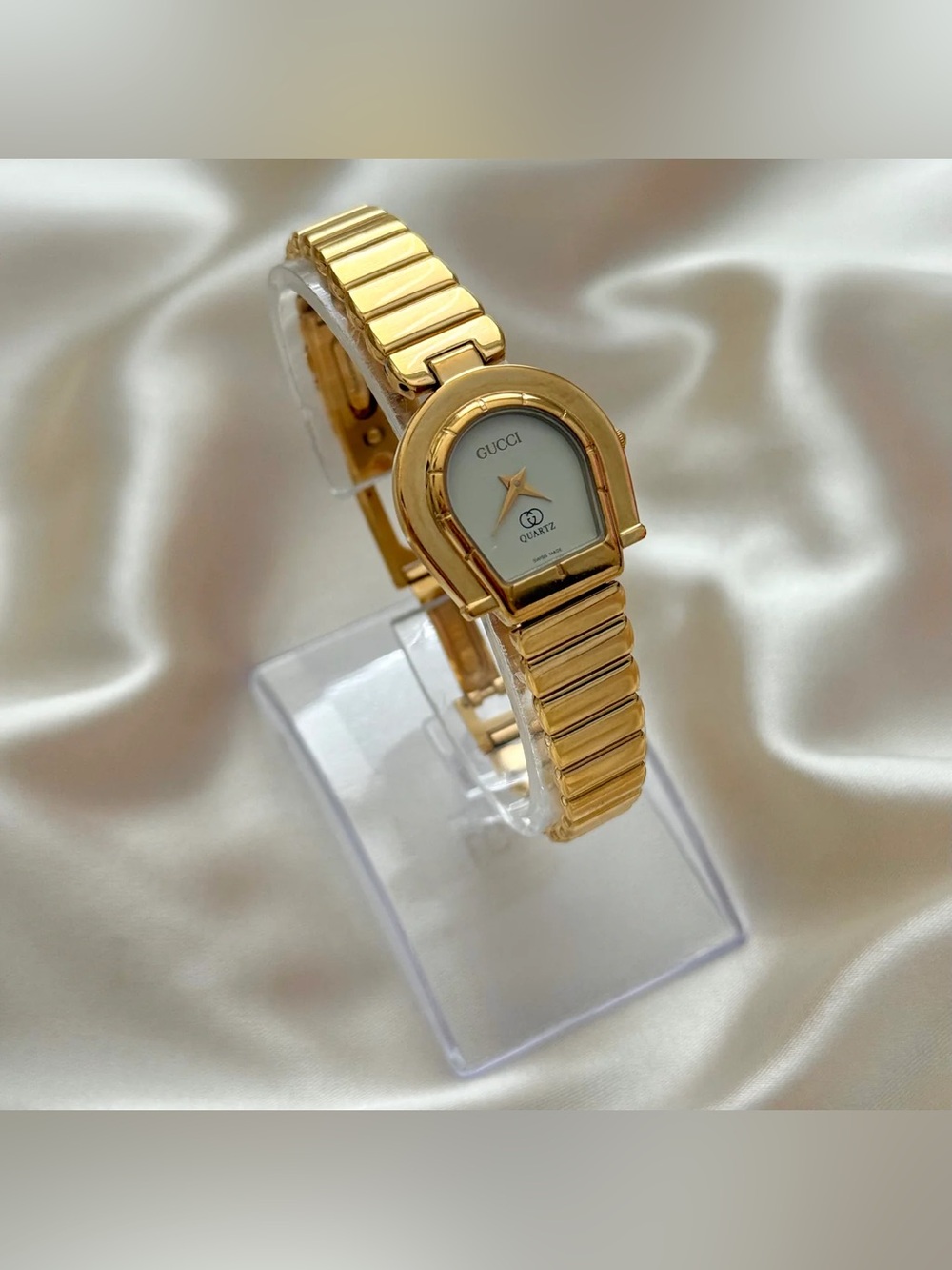 AUTHENTIC RARE GUCCI HORSESHOE GOLD WATCH - Picture 6 of 9